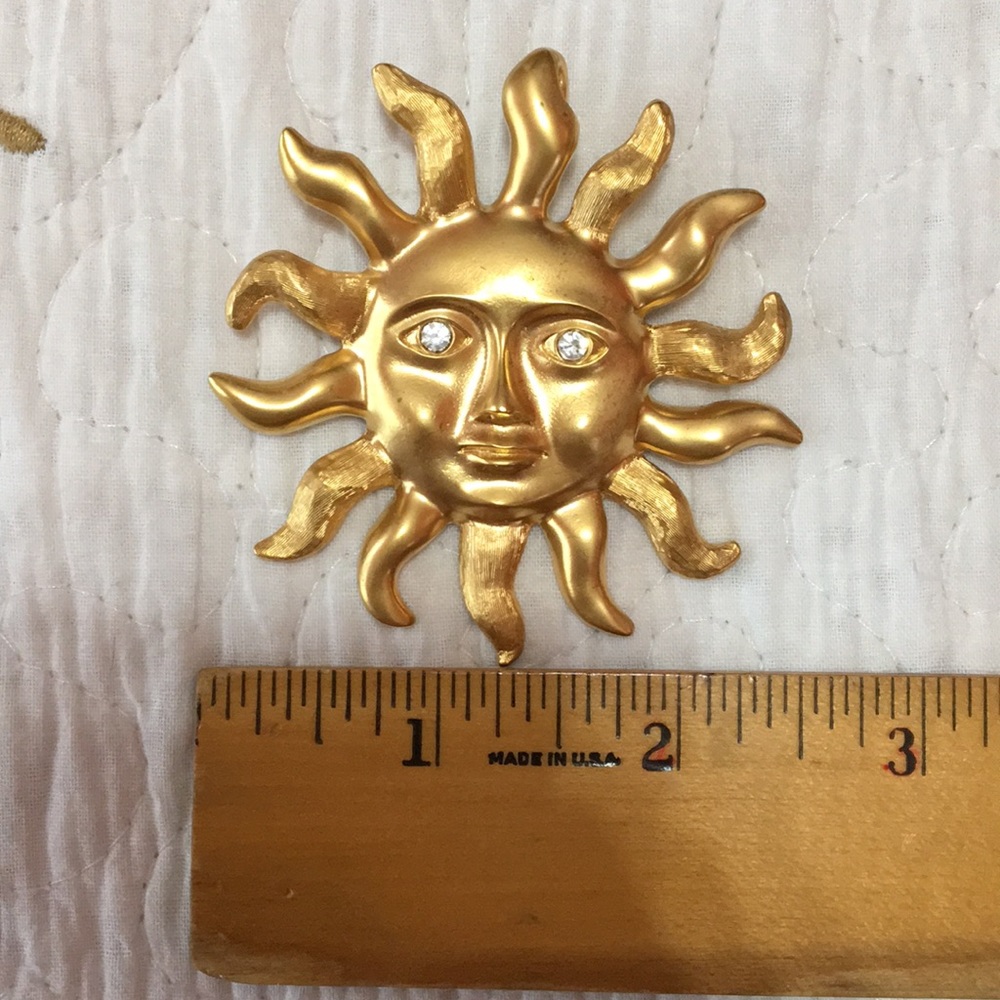 Golden Pin - Picture 3 of 3